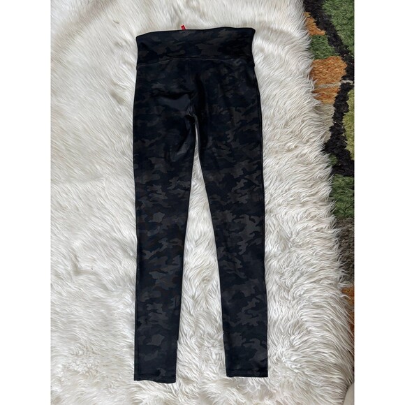 Spanx black camo leggings medium - Picture 9 of 10